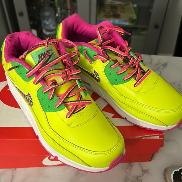 Neon green Nike Air Max - Picture 1 of 3